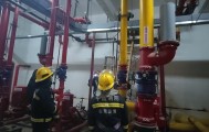 山东淄博一工人消防水池内晕倒,消防紧急到场将其救出