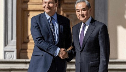 波兰外长向王毅解释，为何切断中欧贸易通道，顺带还告了俄罗斯一状