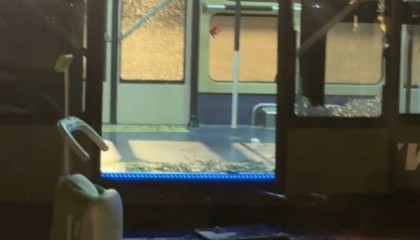 马上评｜又见砸窗，应急处置该如何应对“感觉闷热”