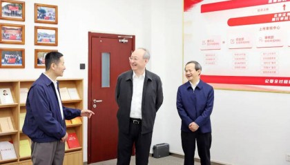 尹力调研并出席金融工作座谈会，与一百余家金融机构负责人共商推动首都金融高质量发展