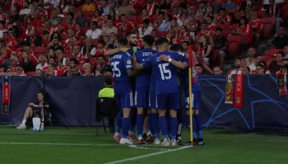 穆里尼奥回归引发媒体狂潮：本菲卡发布会背后的战术与情感解析