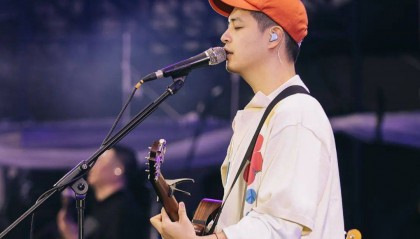 误将 “你好哈尔滨” 说成 “你好石家庄”，马頔鞠躬致歉：有需要的话我给哈尔滨磕一个，以后再也不敢了