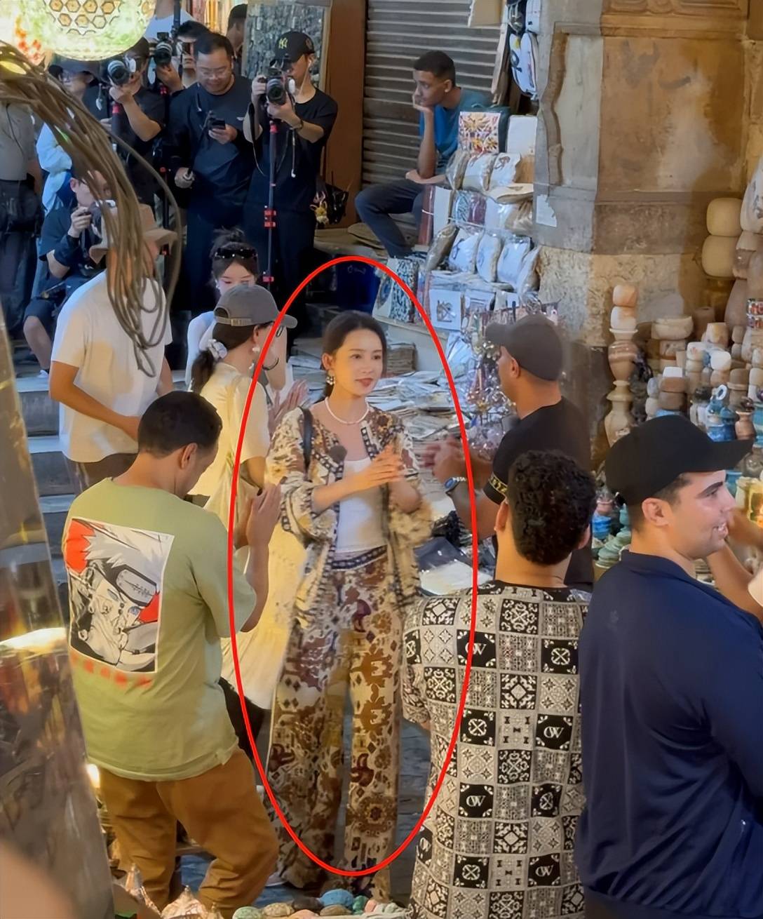 开罗偶遇明星，李沁生图显老态，陈数脸瘦如皮包