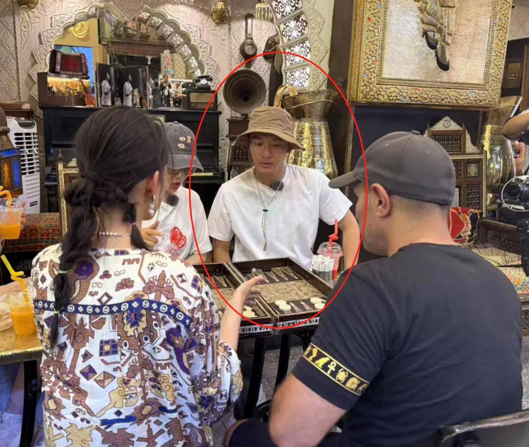 开罗偶遇明星，李沁生图显老态，陈数脸瘦如皮包
