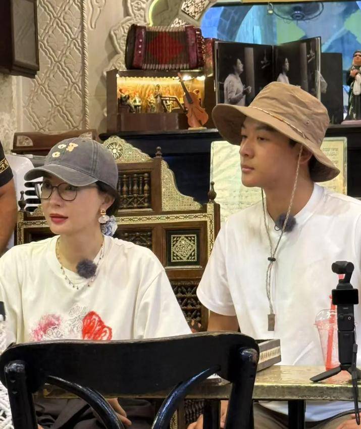 开罗偶遇明星，李沁生图显老态，陈数脸瘦如皮包