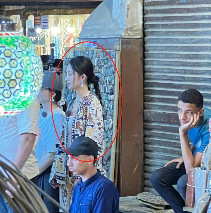 开罗偶遇明星，李沁生图显老态，陈数脸瘦如皮包