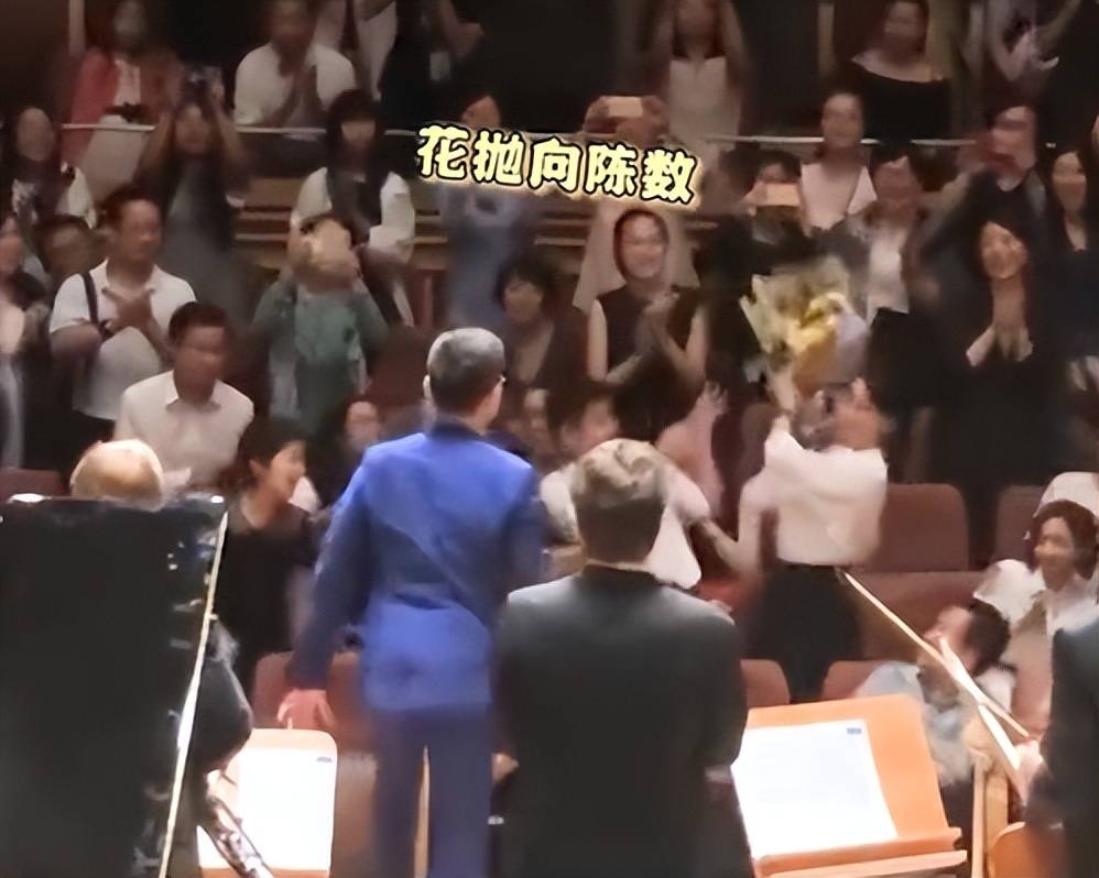 开罗偶遇明星，李沁生图显老态，陈数脸瘦如皮包